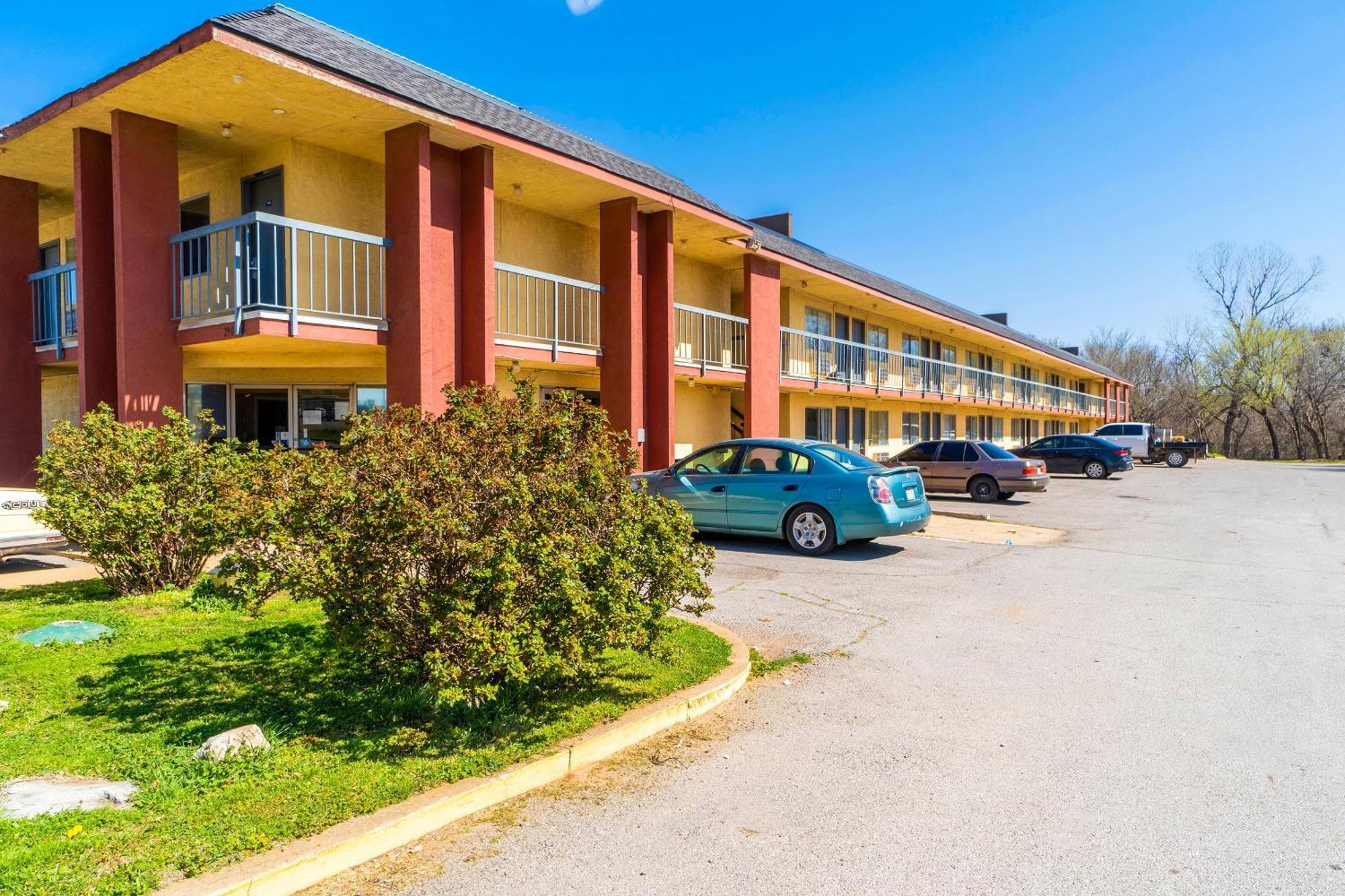 Castle Inn & Suites By Oyo Chickasha Exteriér fotografie