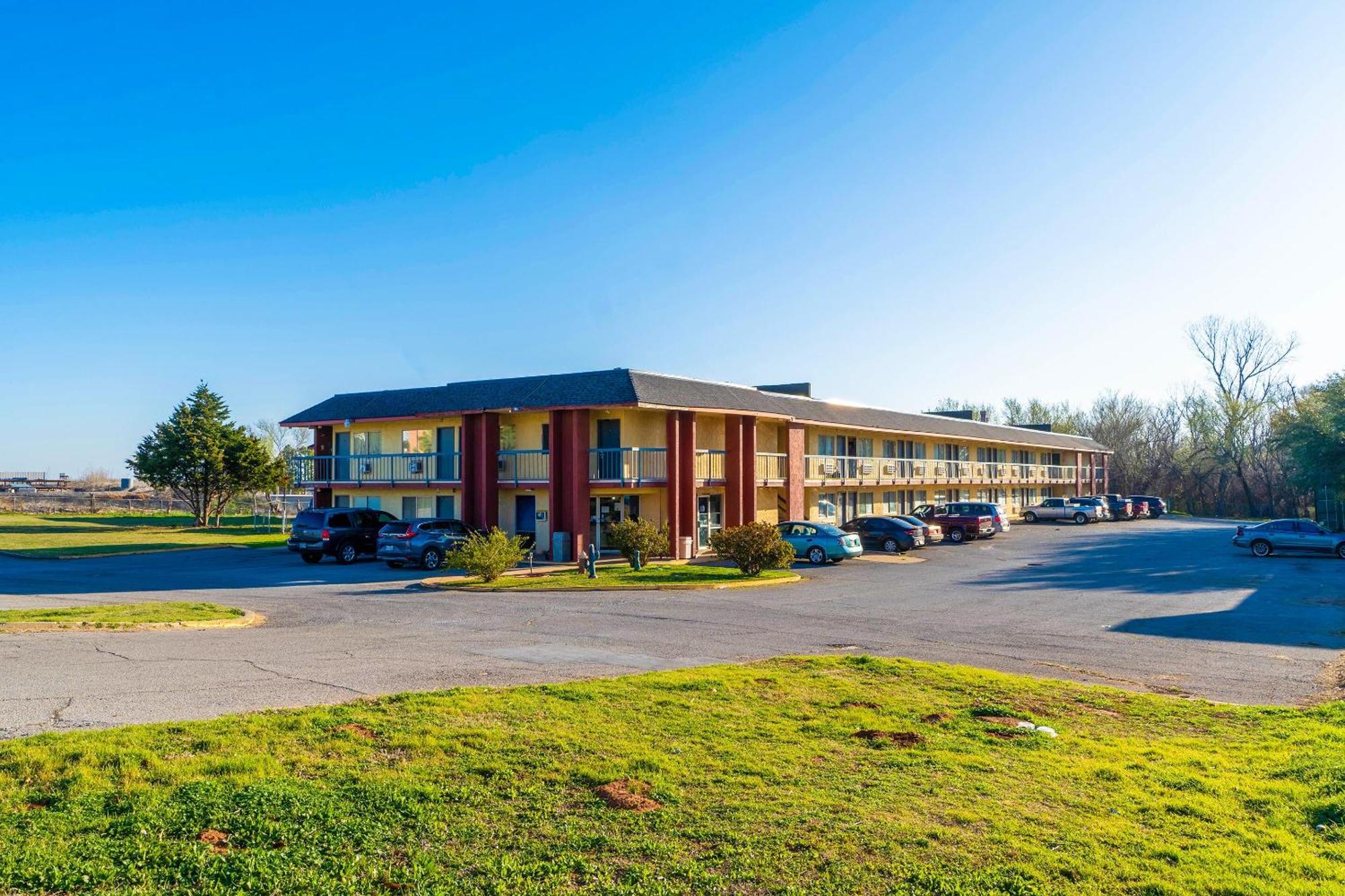 Castle Inn & Suites By Oyo Chickasha Exteriér fotografie