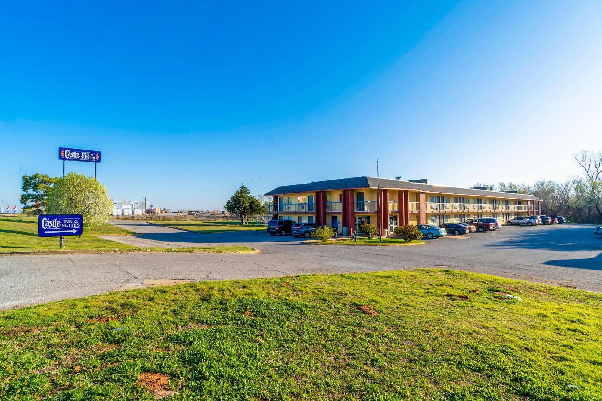 Castle Inn & Suites By Oyo Chickasha Exteriér fotografie