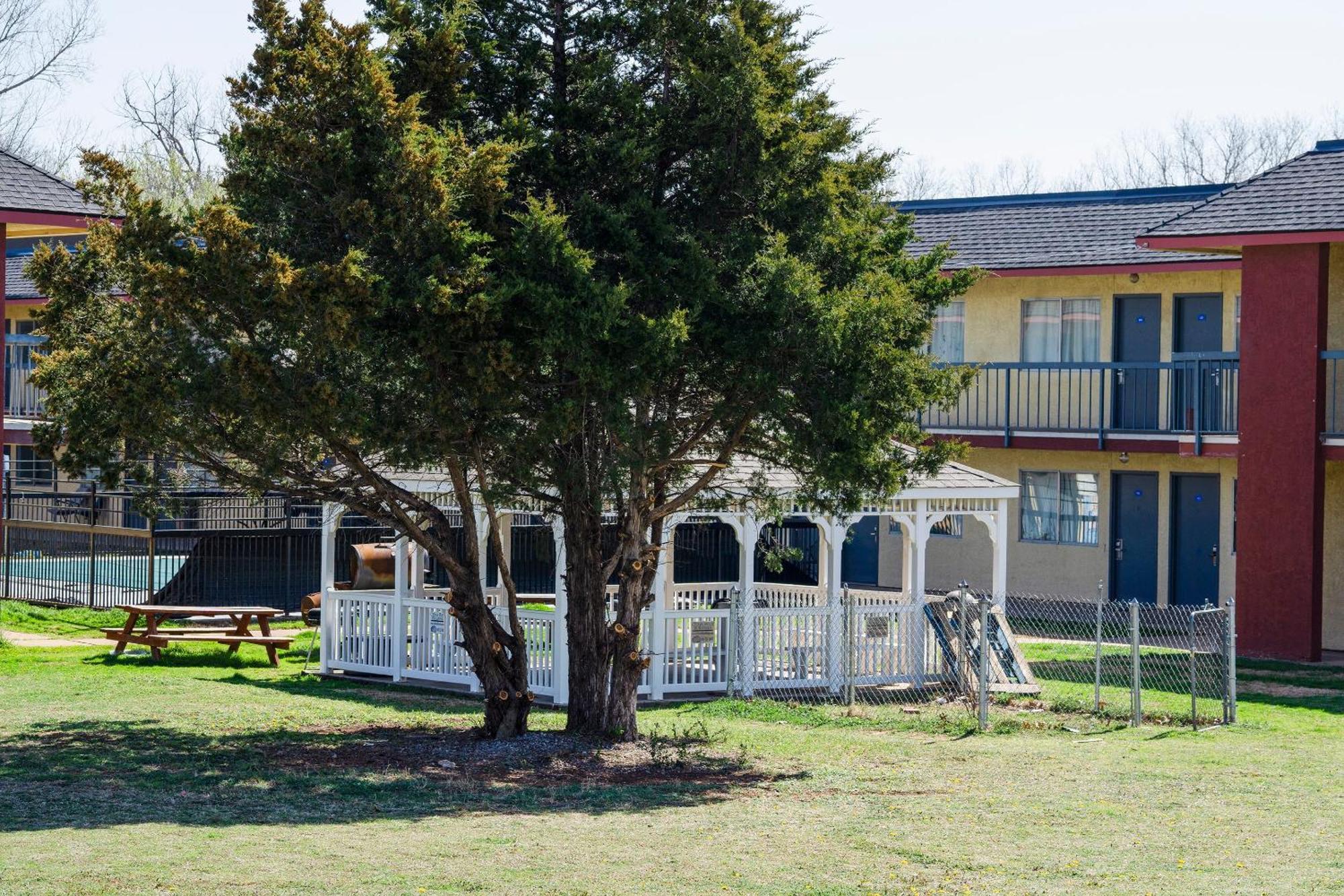 Castle Inn & Suites By Oyo Chickasha Exteriér fotografie