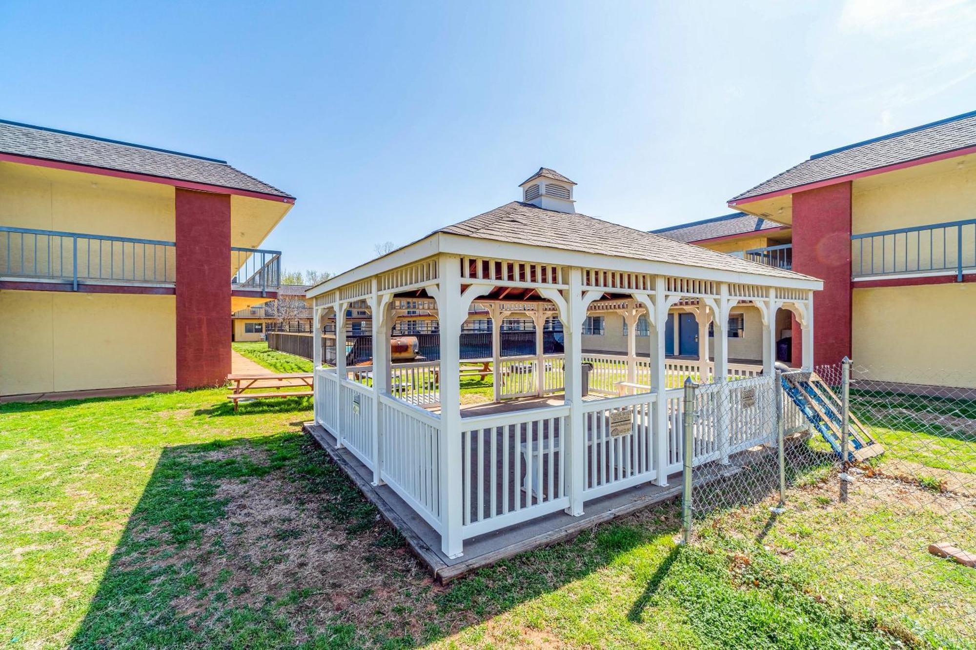 Castle Inn & Suites By Oyo Chickasha Exteriér fotografie
