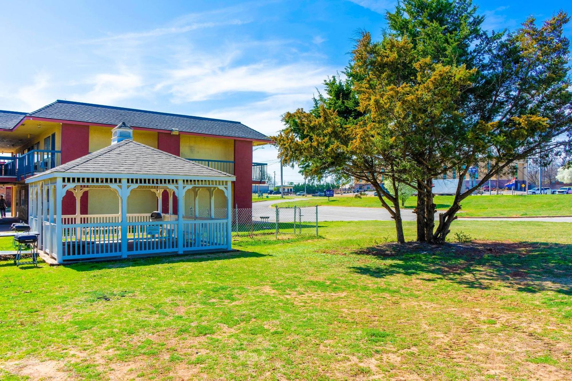 Castle Inn & Suites By Oyo Chickasha Exteriér fotografie