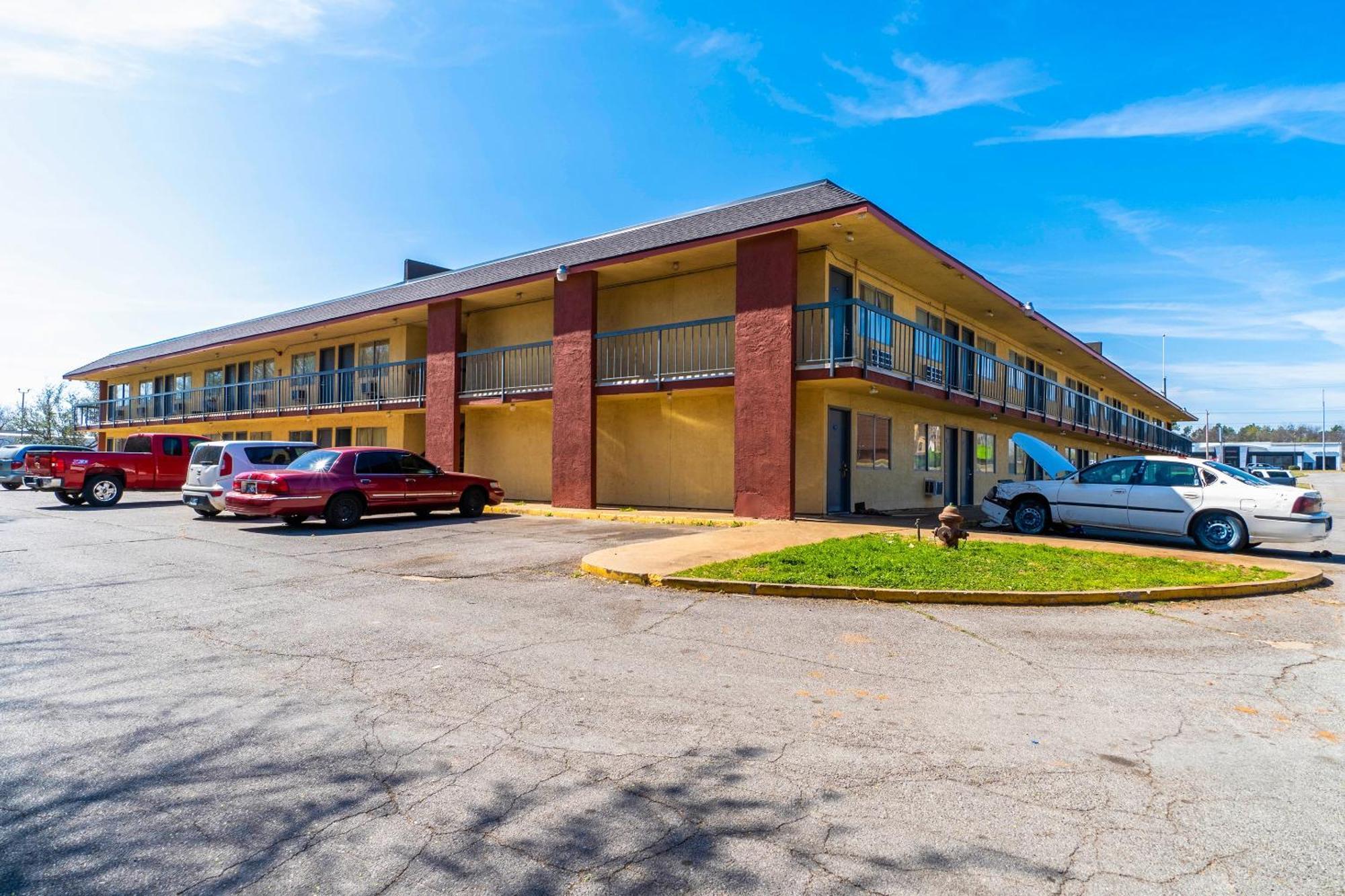 Castle Inn & Suites By Oyo Chickasha Exteriér fotografie