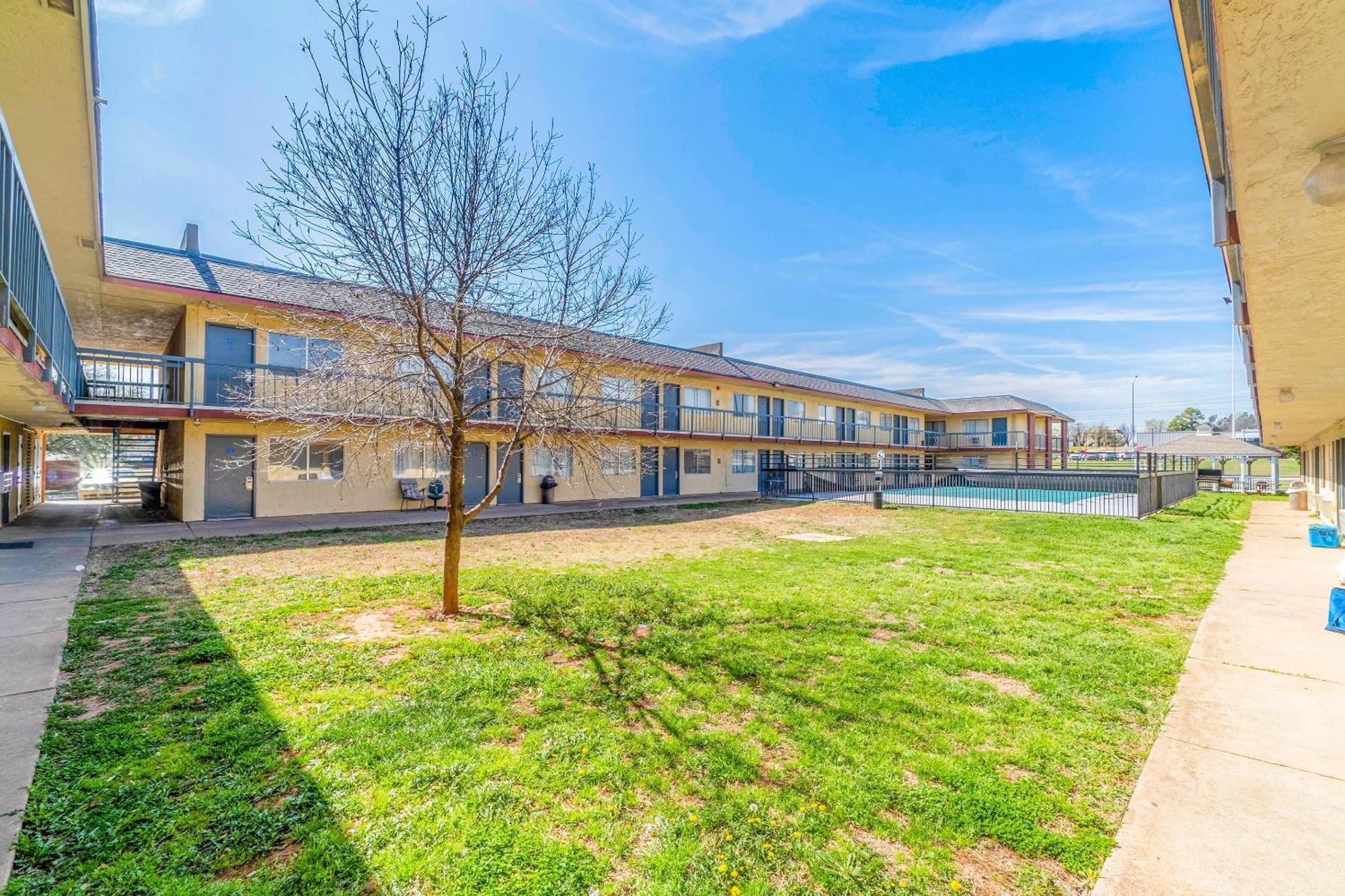 Castle Inn & Suites By Oyo Chickasha Exteriér fotografie
