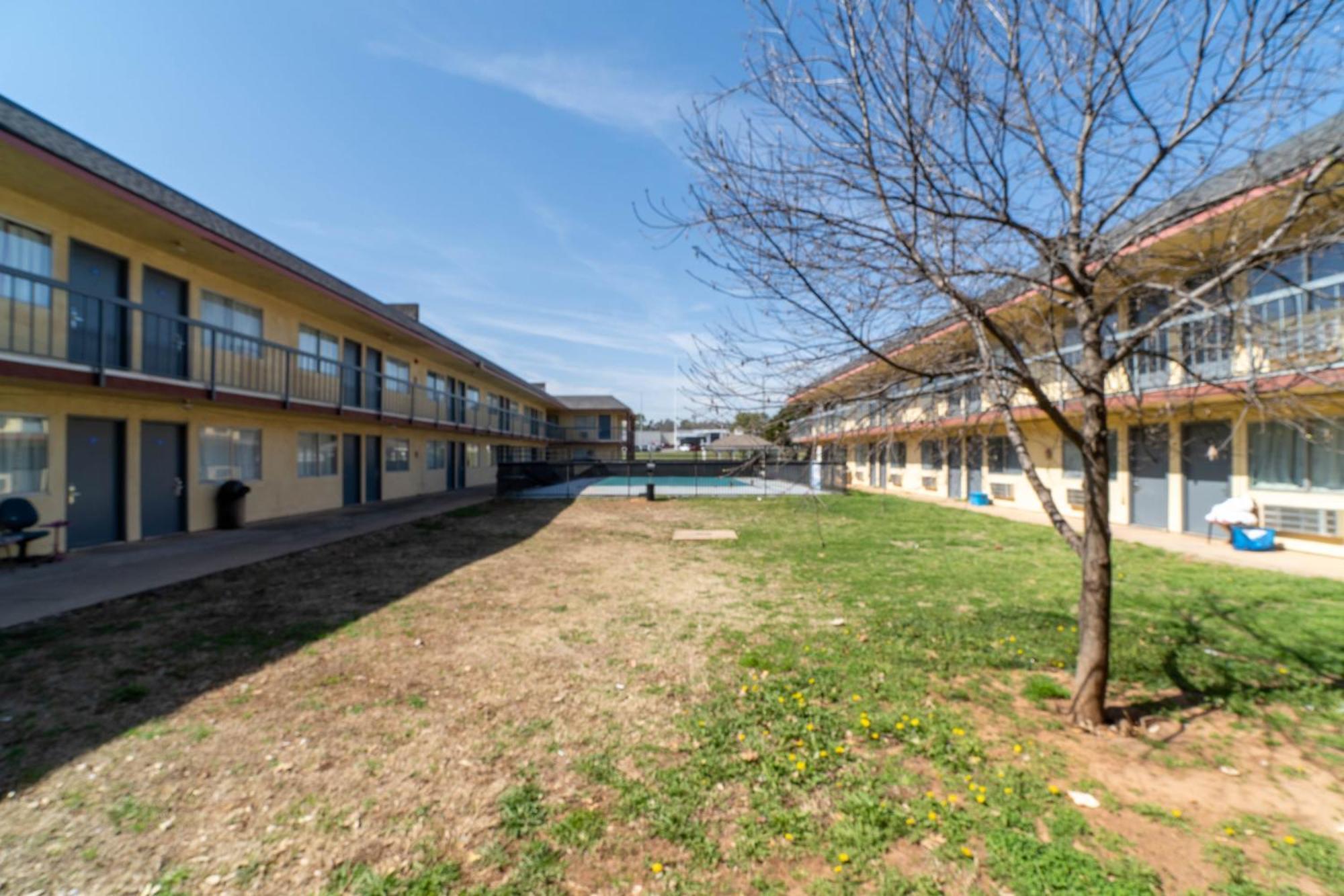 Castle Inn & Suites By Oyo Chickasha Exteriér fotografie
