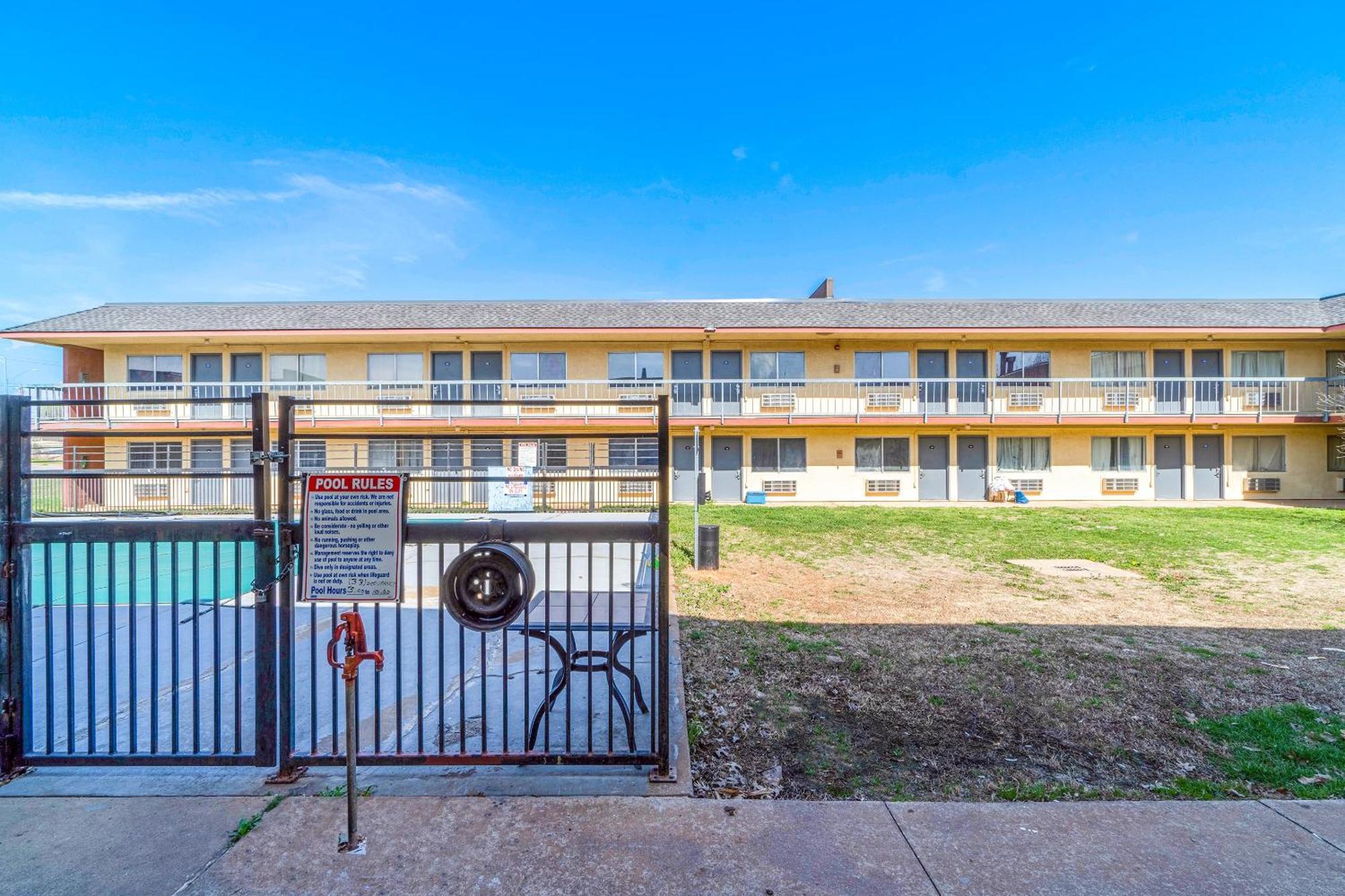 Castle Inn & Suites By Oyo Chickasha Exteriér fotografie