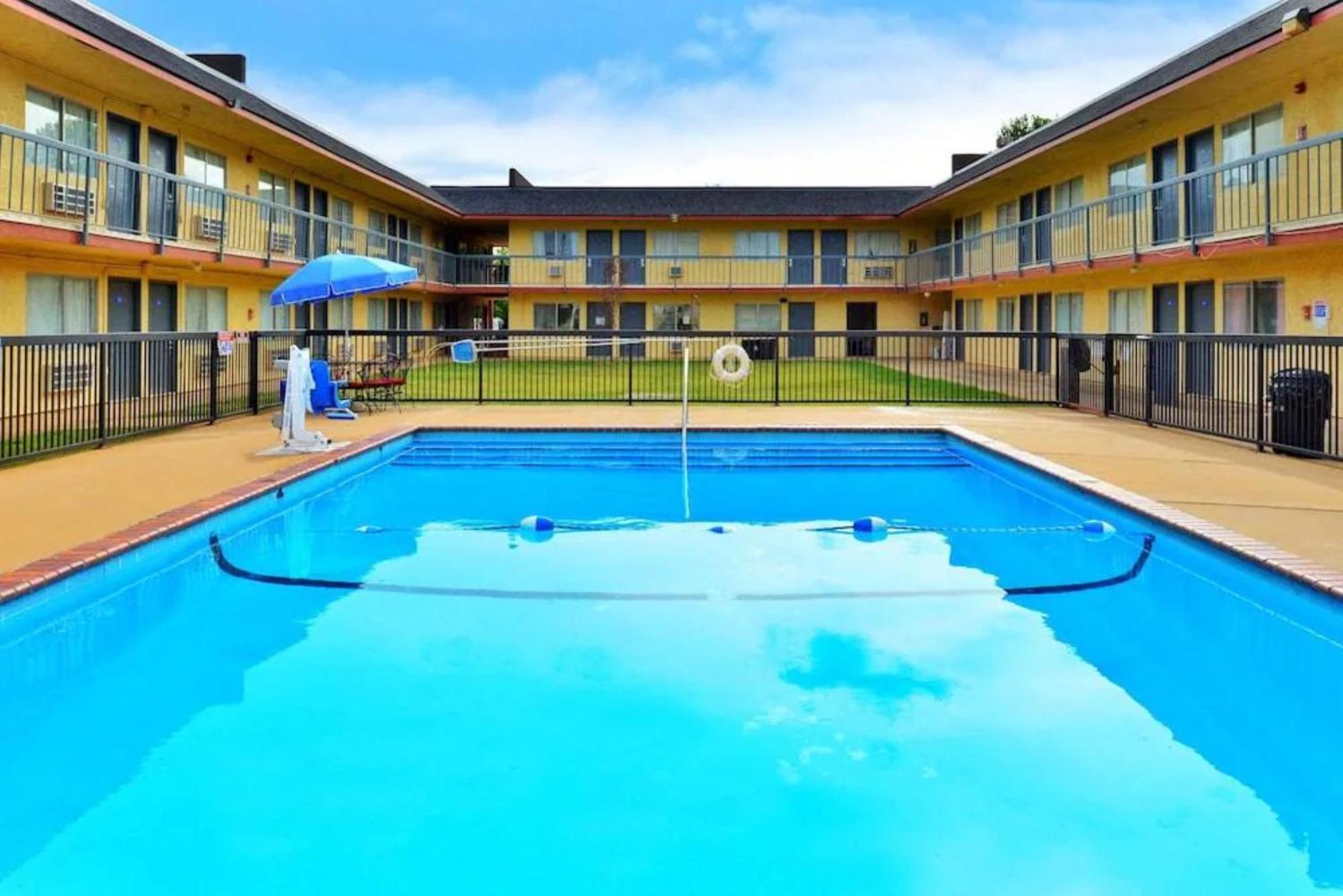 Castle Inn & Suites By Oyo Chickasha Exteriér fotografie